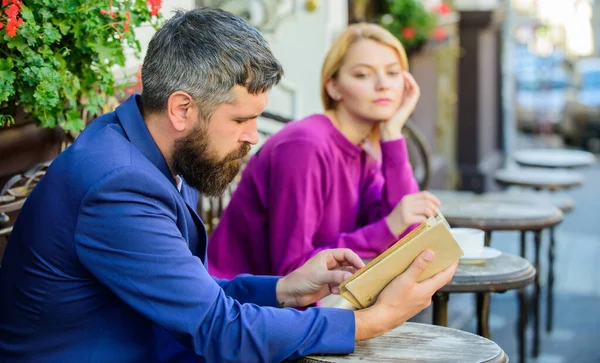 Conocer Gente Con Intereses Similares Hombre Mujer Sentarse Terraza Cafetería — Foto de Stock
