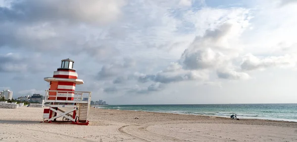 Bagnino Stand Sulla Spiaggia Estiva Miami Copia Spazio — Foto Stock