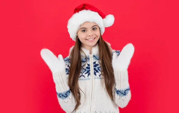 Férias Natal Positivo Adolescente Menina Vermelho Natal Santa Chapéu Estúdio — Fotografia de Stock