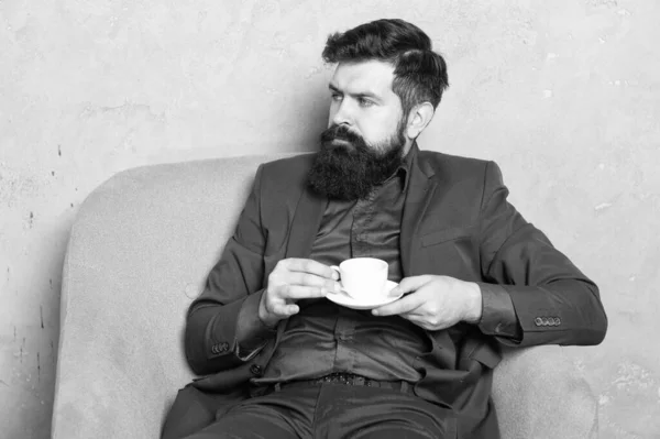 Χαλαρωτικός Επαγγελματίας Άνθρωπος Πίνουν Καφέ Κάθεται Πολυθρόνα Ανάπαυσης Διάλειμμα Καφέ — Φωτογραφία Αρχείου