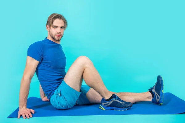 Sportman Met Yogamat Sportkleding Kopieerruimte Sport Man Met Yoga Mat — Stockfoto