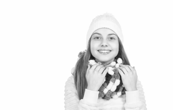 Šťastné Dítě Pleteném Klobouku Šála Teplé Oblečení Izolované Bílém Kopírovacím — Stock fotografie