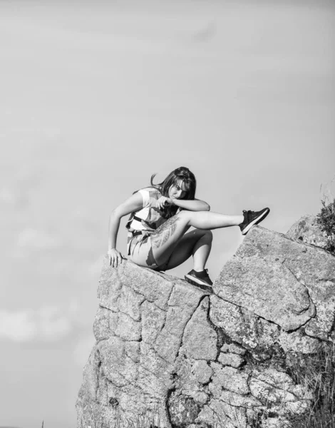 Enjoy View Tourist Hiker Girl Relaxing Edge Cliff Dangerous Relax — Stockfoto
