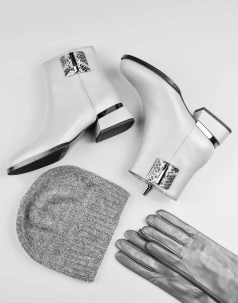 Accessoire Mode Paire Chaussures Chapeau Cuir Mode Bottes Gants Beige — Photo