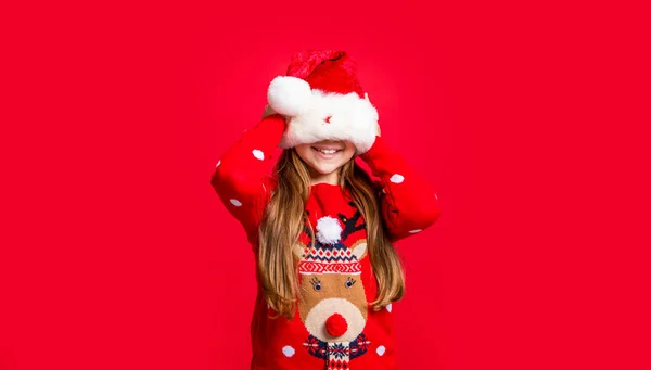 Kerstmistienermeisje Met Kerstmuts Tienermeisje Dragen Trui Kerstmuts Kerstvakantie Vrolijk Kerstfeest — Stockfoto