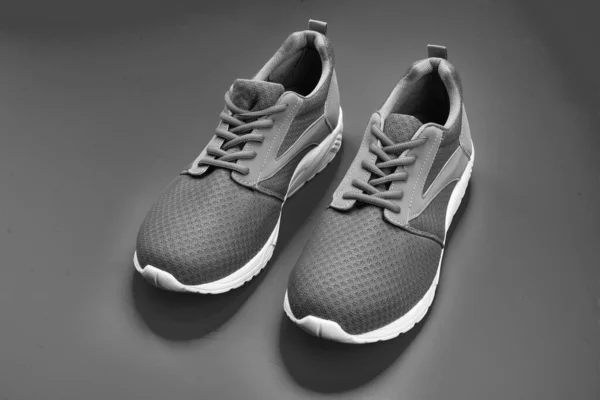 Paar Schuhe Für Das Training Auf Rosa Hintergrund Schuhe — Stockfoto