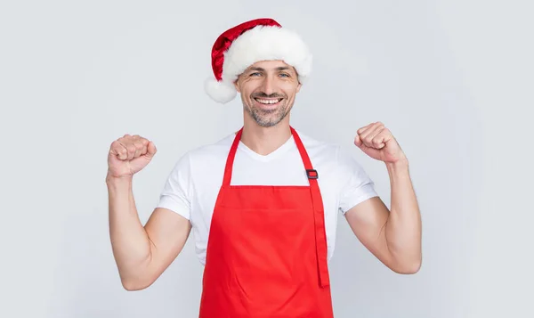 Glad Mogen Man Röd Kock Förkläde Och Jul Santa Hatt — Stockfoto