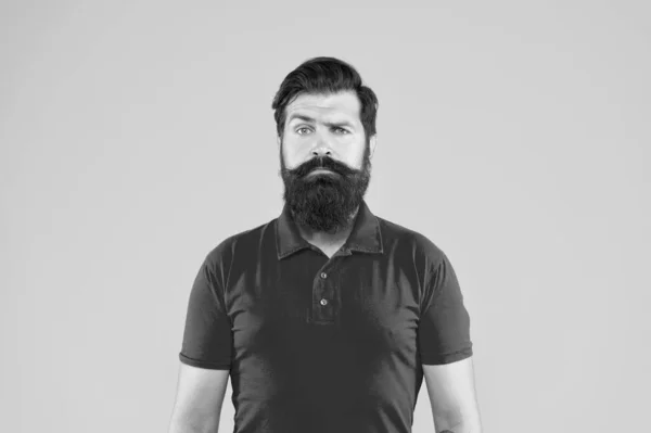 Homme Barbu Sérieux Avec Moustache Shirt Sur Fond Jaune Visage — Photo