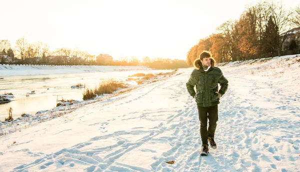 Açık Havada Kışlık Ceketli Şık Bir Adam Tatillerde Kışlık Ceketli — Stok fotoğraf