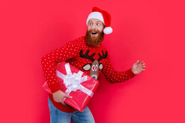 Hombre Sorprendido Con Regalo Navidad Feliz Navidad Hombre Santa Prisa —  Fotos de Stock