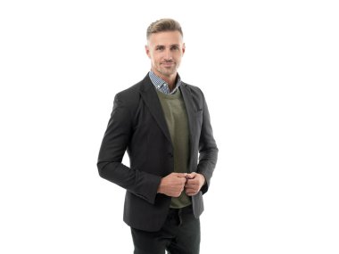 Ceketli neşeli, olgun bir adam. Olgun adamın stüdyo fotoğrafı. Yakışıklı, olgun bir adam. Olgun adamın beyaz arka planda izole edilmiş harika bir tarzı var..