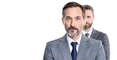 Profesyonel iş adamının seçici odak noktası. Takım elbiseli beyaz iş adamı. Yetişkin bir iş adamı beyaz arka planda izole edilmiş. Stüdyoda resmi takım elbiseli iş adamı.