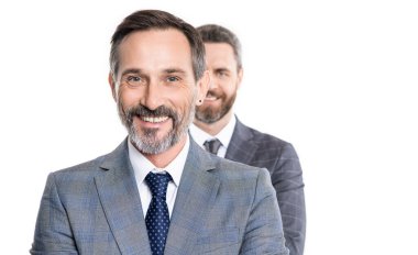 Takım elbiseli, seçici odaklı beyaz iş adamı. Yetişkin bir iş adamı beyaz arka planda izole edilmiş. Stüdyoda takım elbiseli bir iş adamı. Profesyonel iş adamının fotoğrafı.