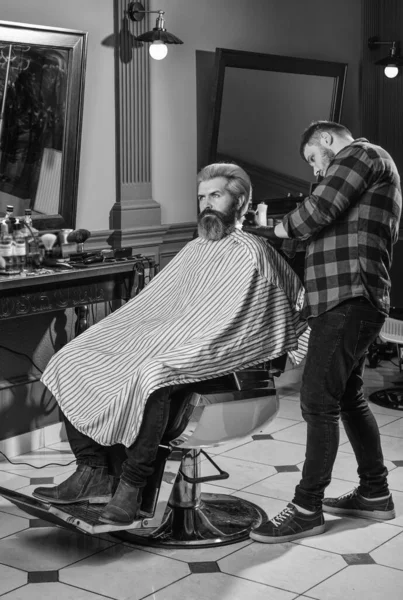 Barbeiro Profissional Cliente Hipster Quer Novo Penteado Barbershop Etiqueta Regras — Fotografia de Stock