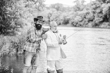 Balıkçılık. Olgun adam Fisher emekliliği kutluyor. Balık makaralı iki balıkçı. Aile, büyükbaba ve Drandson balıkçılık. Hobi ve eğlence. Emekli işadamı. erkek arkadaşlığı.