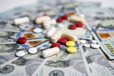 money dollars for medicine expenses in selective focus. pills of medicine expenses closeup. photo of medicine expenses currency. medicine expenses concept.