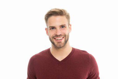 Kirli sakallı mutlu adam beyaza yapışmış. Stüdyoda sakallı bir adam. Arka planda sakalı olan adam. Sakallı saçlı bir adamın fotoğrafı..