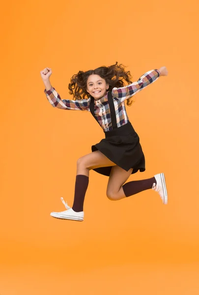 Energía Ambición Chica Enérgica Corre Escuela Niño Feliz Medio Del —  Fotos de Stock