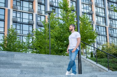 photo image of caucasian man in white shirt. caucasian man outdoor. caucasian man in the street. caucasian man outside.