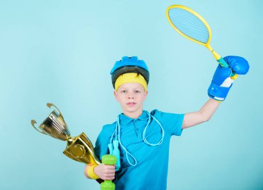 her şeyde en iyi. Başarı. Asla durma. Çocukluk aktivitesi. Fitness diyeti. Enerji. en mutlu çocuk sporcu şampiyon kupası tutun. Spor sağlığı. en iyi genç çocuk egzersiz. Savaşmaya hazır. Ben en iyisiyim..