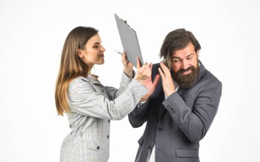 Riskli bir anlaşma. Ofis evrakları olan kadın ve erkek. İş konsepti. İş yerinde iletişim. Bazen ortaklık zordur. Yardıma ihtiyacım var. Başarılı bir ortaklık. Çift iş toplantısı.