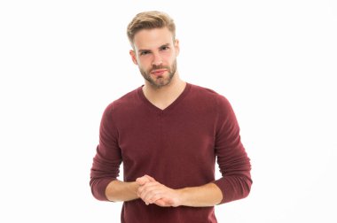 Stüdyoda modaya uyan beyaz adam. Arka planda beyaz adam var. Sakallı beyaz bir adamın fotoğrafı. Beyaz tenli adam izole edilmiş..