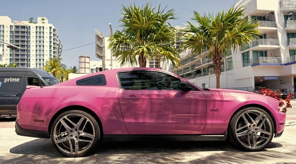 Los Angeles Kalifornia Usa Kwietnia 2021 Ford Mustang Luksusowy Różowy — Zdjęcie stockowe