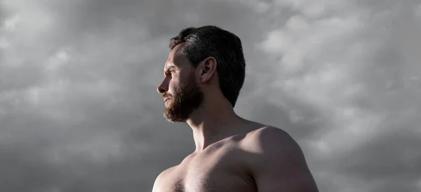 Shirtless Muscular Man Caucasian Man Outdoor Man Sky Background — Stock Photo, Image
