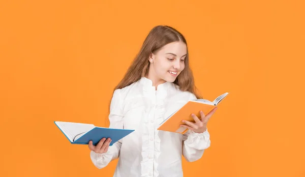 Educação Ensino Médio Aluna Com Caderno Menina Adolescente Com Notebook — Fotografia de Stock