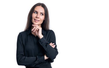 Beyaz arka planda izole edilmiş bir iş kadını, uzay reklamını taklit ediyor. Stüdyodaki iş kadını. Resmi giyimli bir iş kadını. Profesyonel iş kadınının fotoğrafı.