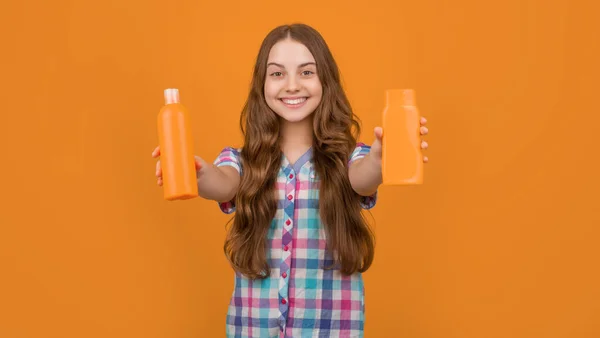 Cheerful Child Hair Conditioner Bottle Yellow Background — Foto de Stock