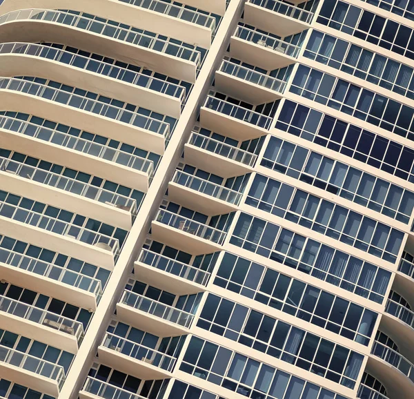 Архитектурная Деталь Фасада Многоэтажного Дома Окнами Балконами Южном Пляже Сша — стоковое фото