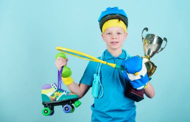 spor yarışması başarı. Çocukluk etkinlik. Fitness ve diyet. Enerji. Jimnastik salonu iş genç çocuk. Spor ve sağlık. Mutlu çocuk sporcu tutun şampiyon Kupası. rekabet spor. Çocuk Yarışması.