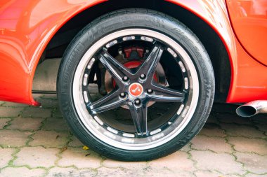 Kyiv, Ukrayna - 02 Kasım 2022: AC Shelby Kobra spor araba lastiği.