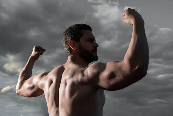 Strong Shirtless Man Bodybuilder Man Fitness Body Athletic Man Biceps — Photo