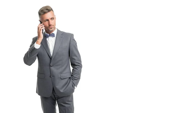 Uomo Giacca Cravatta Blu Parlare Telefono Isolato Bianco Con Spazio — Foto Stock