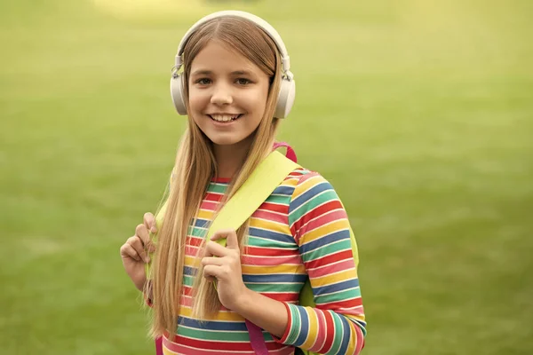 Happy Teenage Girl Headphones Back School Carrying Backpack Outdoors — ストック写真