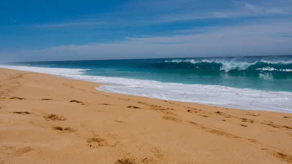 砂と海と夏の海 夏の海の写真 夏の海辺のビーチ 夏の海辺の休暇 — ストック写真