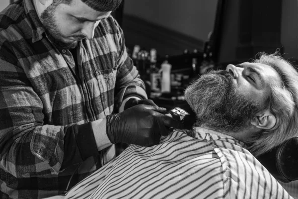 Κομμωτήριο Επαγγελματίας Κουρέας Και Πελάτης Barber Είναι Απαραίτητη Πηγή Για — Φωτογραφία Αρχείου