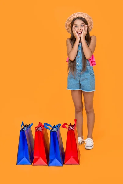 Amazed Teen Child Shopping Bags Yellow Background Full Length Copy — Zdjęcie stockowe