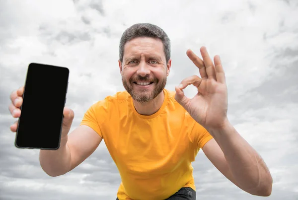 Happy Man Presenting Screen Smartphone Copy Space — Foto de Stock