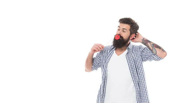 Жестокий Бородатый Человек Держать Бумажные Губы Изолированы Белом Фоне Копировальным — стоковое фото