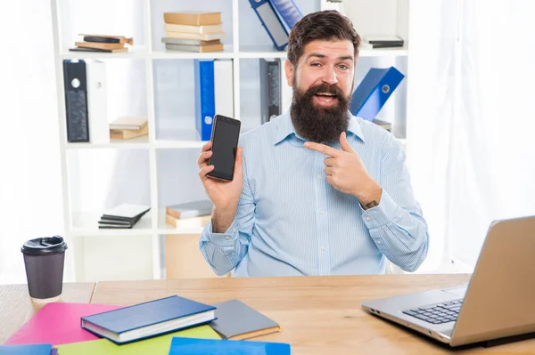 Happy Businessman Pointing Finger Smartphone Sitting Office Desk Mobile Communication —  Fotos de Stock