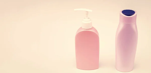 Víceúčelové Kosmetické Láhve Izolované Bílém Lahvičky Balení Mýdla Nádoby Tekutiny — Stock fotografie
