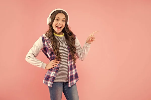 Surprised Child Listen Music Headphones Point Finger Pink Background Technology — Fotografia de Stock