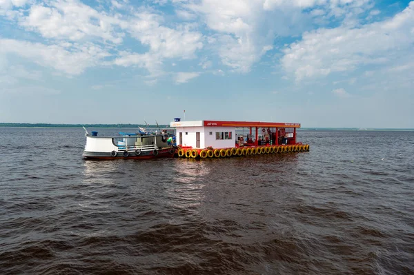 Manaus Brazylia Grudnia 2015 Pływająca Stacja Benzynowa Łodzią — Zdjęcie stockowe