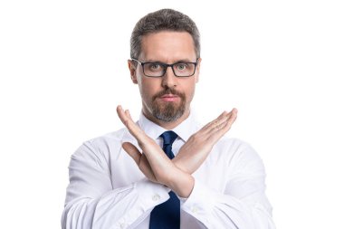 Geçmişinde jest ya da kısıtlama olmayan bir adam. Hayır diyen bir adamın fotoğrafı. Beyazlar üzerinde izole edilmiş bir jesti olmayan adam. Stüdyoda kimse yok..