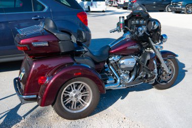 Miami, Florida ABD - 20 Mart 2021: Harley-Davidson Trike, yan görüş.