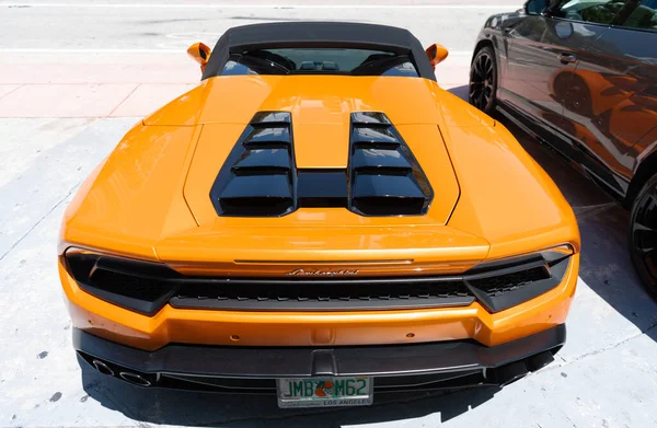 Los Angeles Kalifornia Usa Kwietnia 2021 Pomarańczowy Lamborghini Aventador Zaparkowany — Zdjęcie stockowe