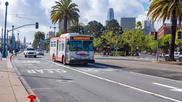 サンフランシスコ アメリカ 2019年5月19日 道路上のSfムニ市バス輸送 — ストック写真
